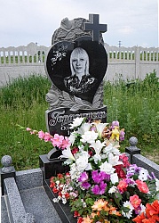 Памятник с розами №9