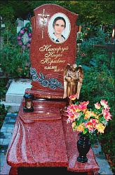 Памятник с розами №4